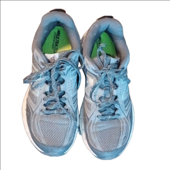 NEW BALANCE, EUC WOMENS SHOES, SIZE 8. GRAY, BLUE, AND WHITE AND BLUE SOLES. - Picture 1 of 9